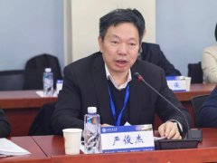 <b>并引见了学校的汗青沿革、办学特讲授分析进展</b>